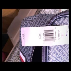 Tommy Hilfiger Train Bag& Matching Toiletries Case